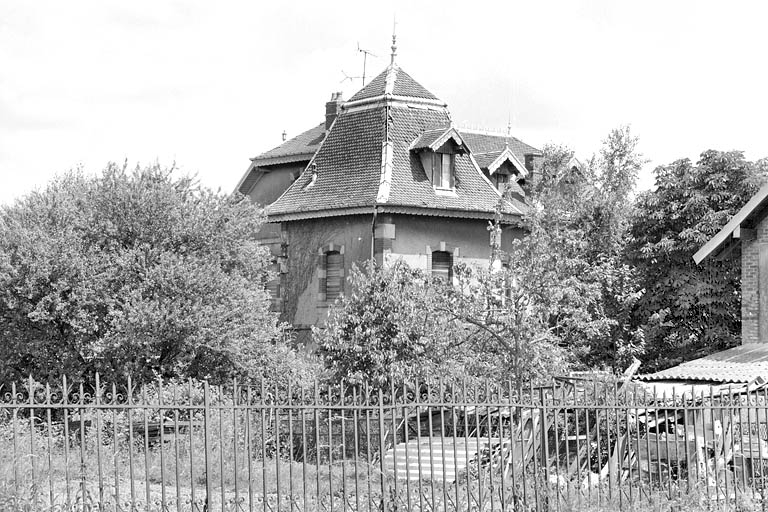 Toitures du logement patronal.