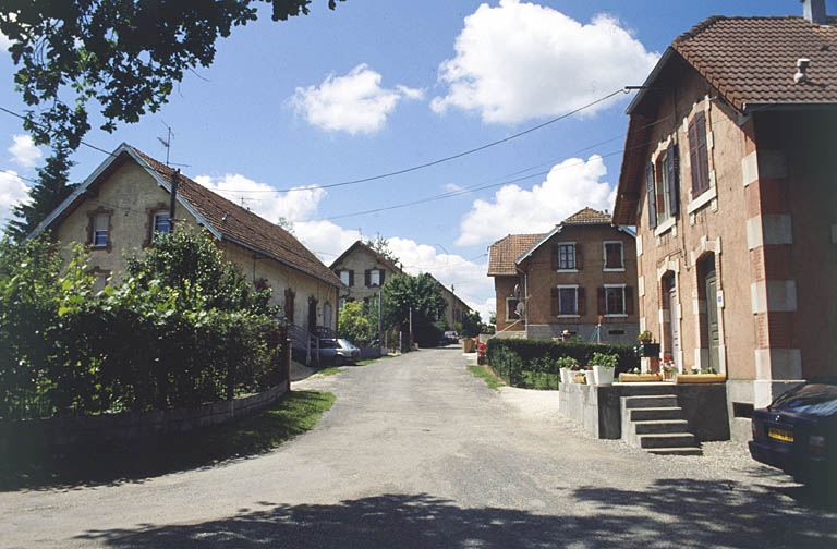 Vue depuis le bas de la rue de la Tuilerie.