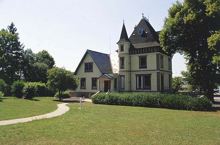 Vue d'ensemble du logement patronal dit chalet Vermot.