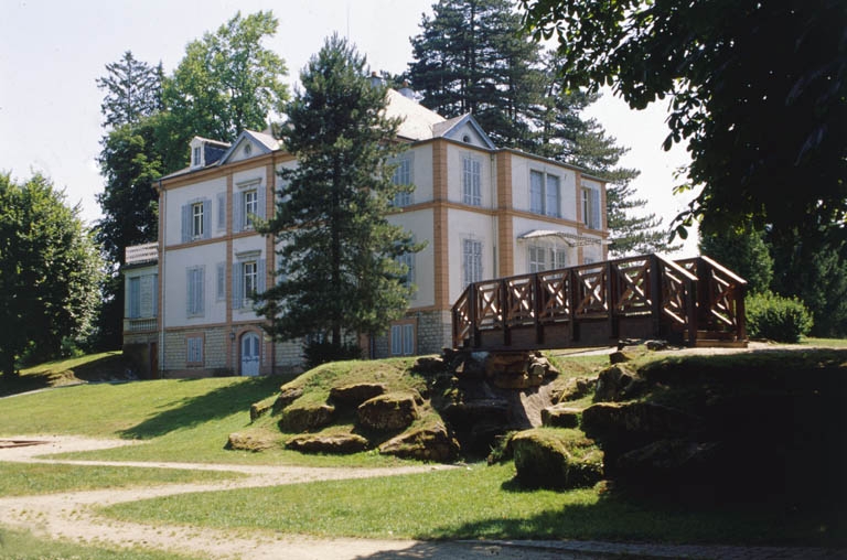 Le logement patronal depuis l'ouest.