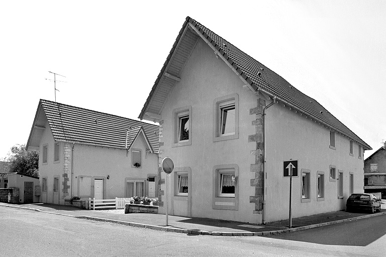 Logements ouvriers en U sur l'avenue des Forges.