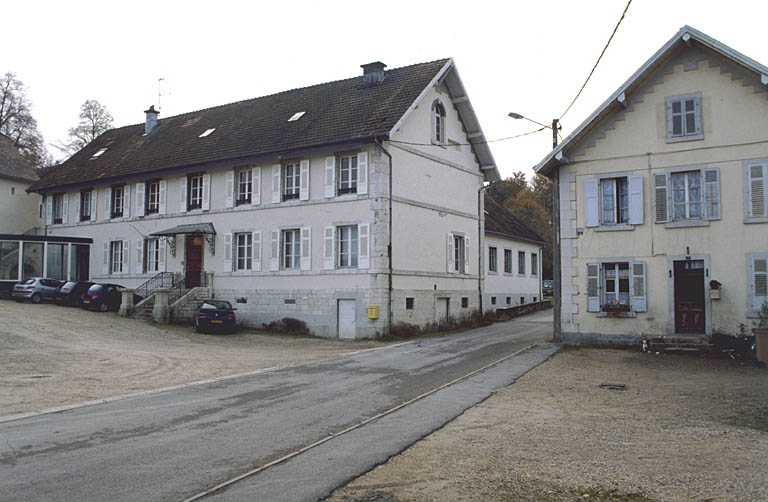 Bureaux et logements.