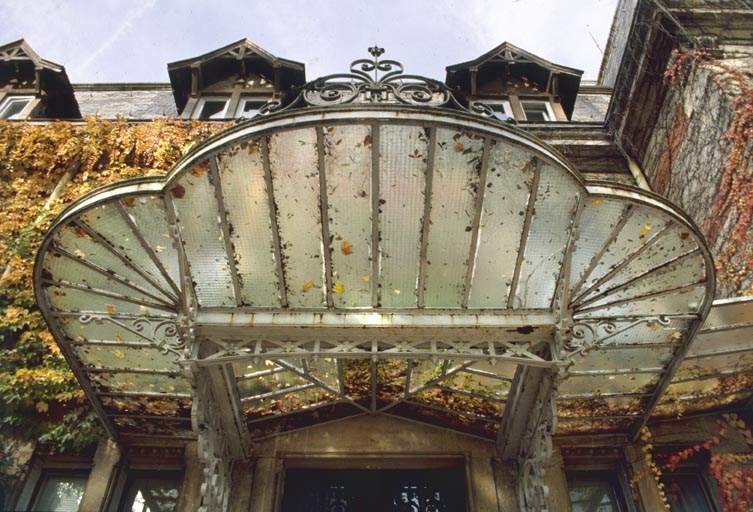 Marquise de la façade sud.