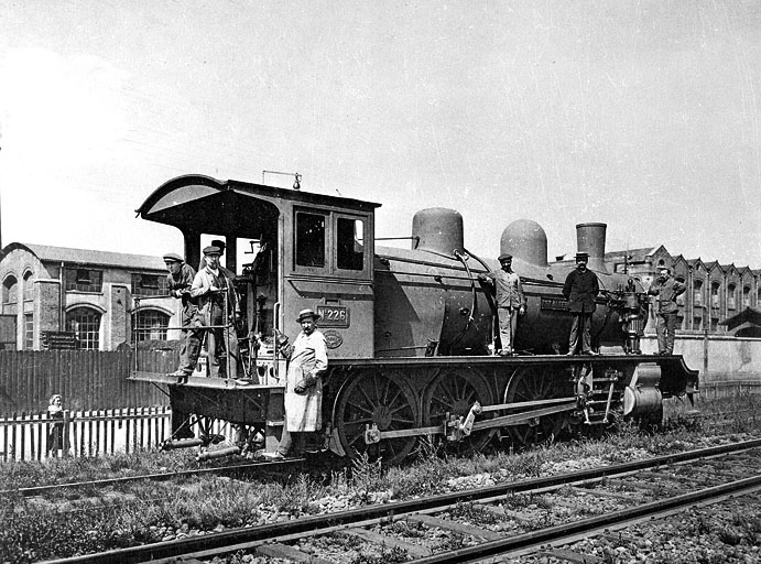 Essai d'une locomotive sur la voie de raccordement de l'usine.