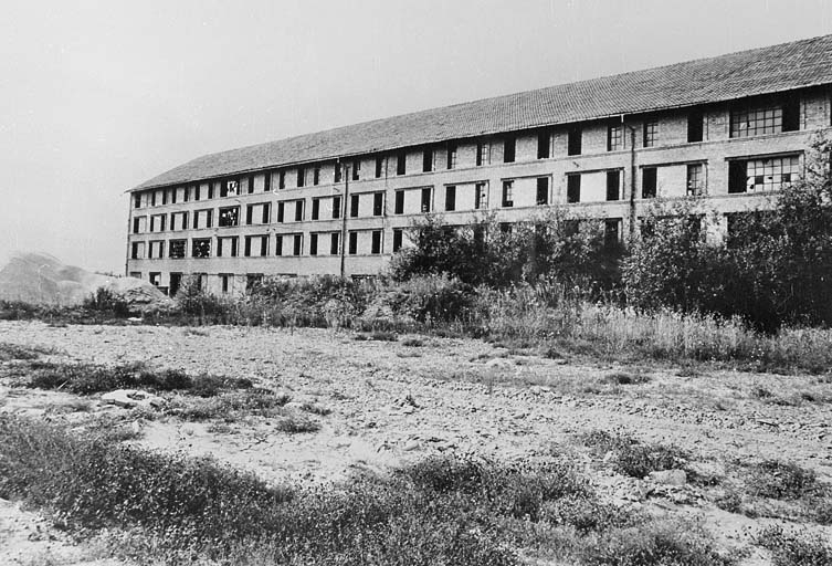 Façade de la nouvelle tuilerie vers 1980.