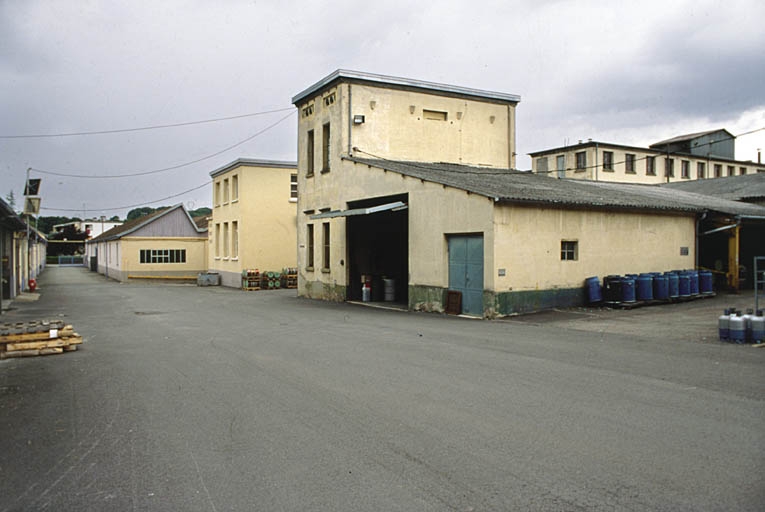Atelier de fabrication, bureau d'études et transformateur.