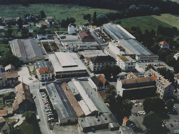 Vue aérienne depuis l'est.