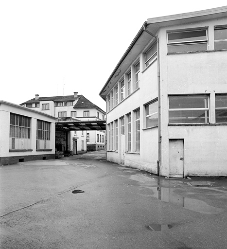 Bureaux et ateliers de fabrication.