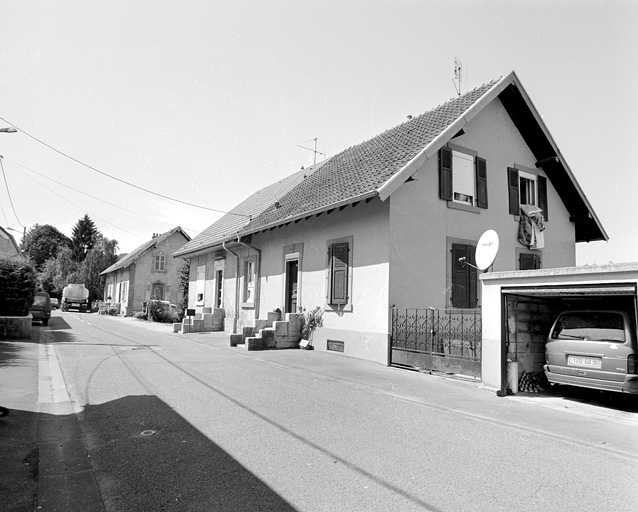 Maison à double logement.