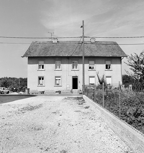 Vue d'ensemble d'un logement ouvrier collectif.