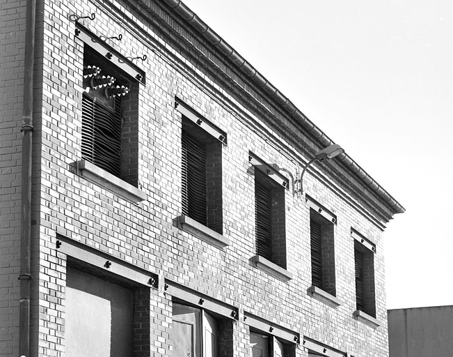 Transformateur : baies supérieures de la façade ouest.