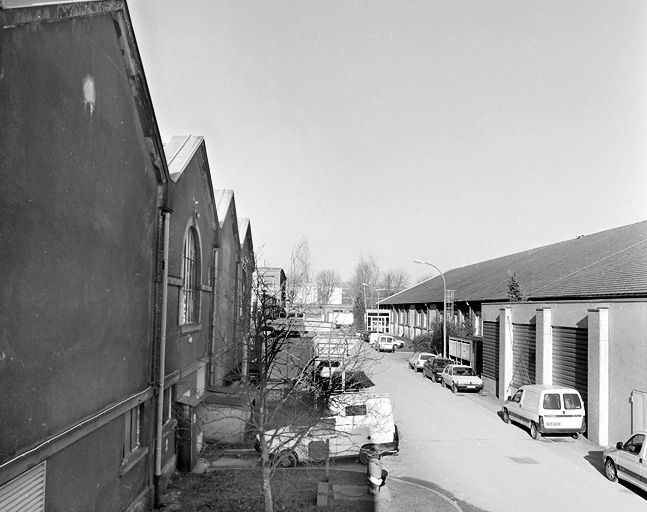 Allée située entre l'atelier de blanchiment et celui de retordage.
