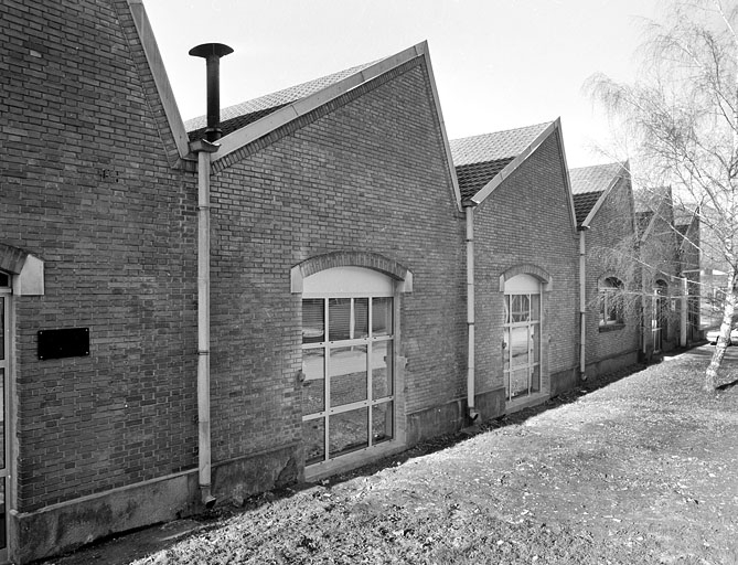 Atelier de teinturerie : détail des pignons de la façade est.