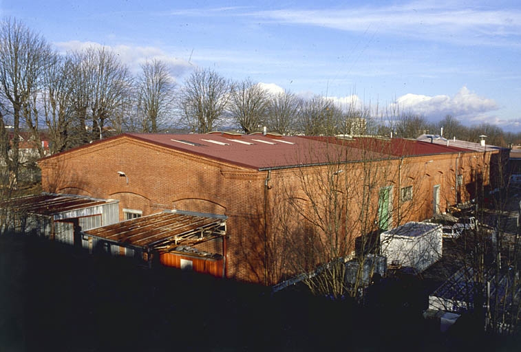 Magasin et entrepôt industriel.