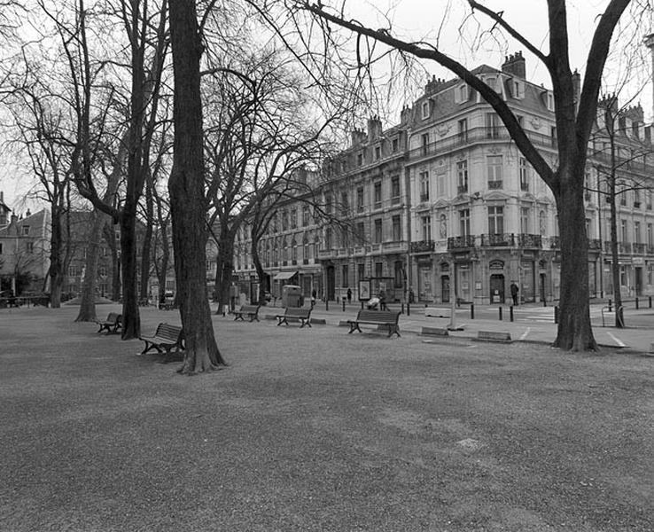 Vue d'ensemble de la partie située le long de la rue de la Préfecture.