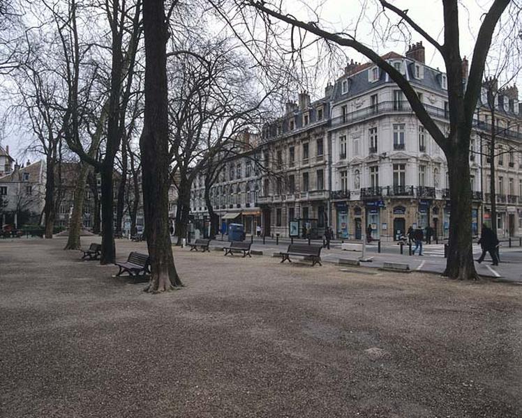 Vue d'ensemble de la partie située le long de la rue de la Préfecture.