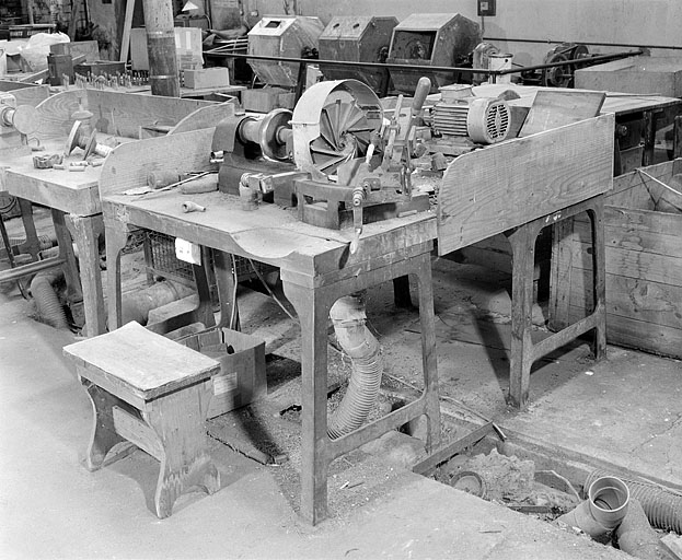 Machine à fraiser (machine à aplatir dite dégauchisseuse)