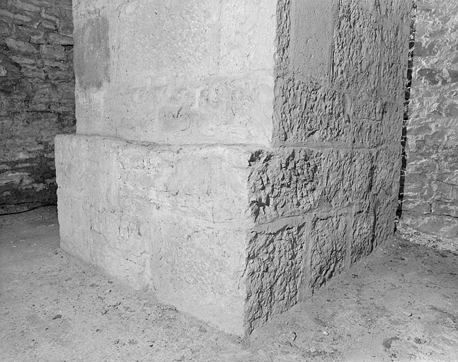 Sous-sol de la tour de l'équatorial coudé : base du pilier de la lunette.