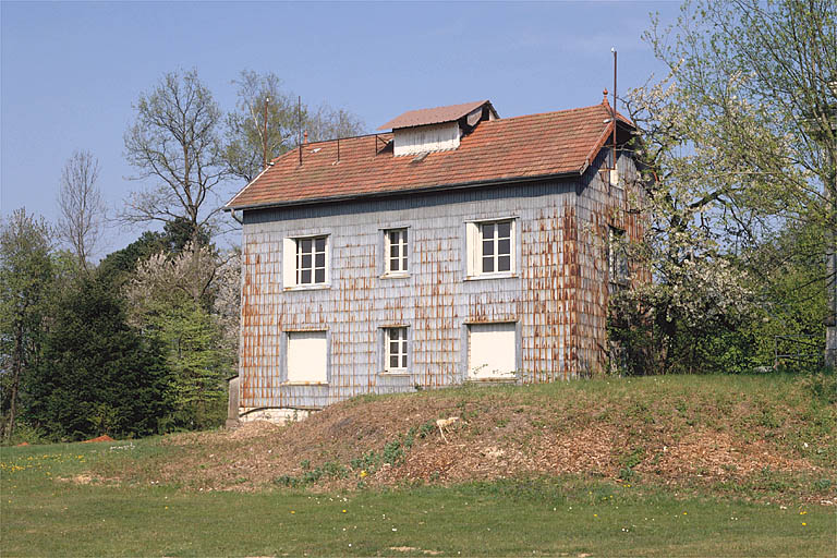 Partie nord : pavillon des horloges à diapason, depuis l'ouest.