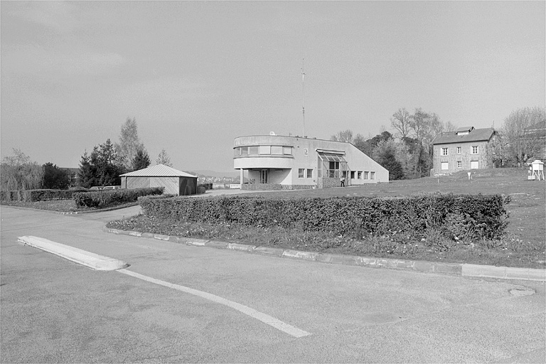 Partie nord : station météorologique et pavillon des horloges à diapason.