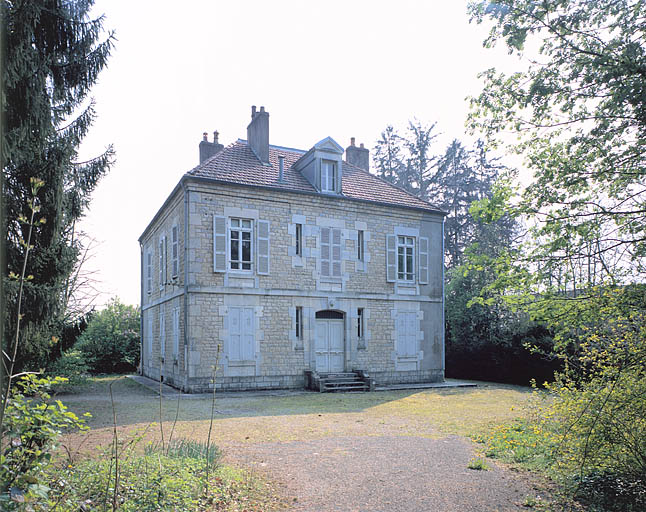 Partie sud : maison du directeur.