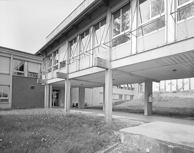 Partie sud : laboratoire d'essais et bureaux, galerie couverte de 1980-1981.