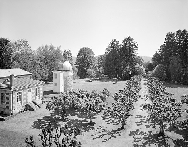 Partie nord : vue d'ensemble plongeante de l'allée centrale, depuis le pavillon de l'équatorial coudé au nord.