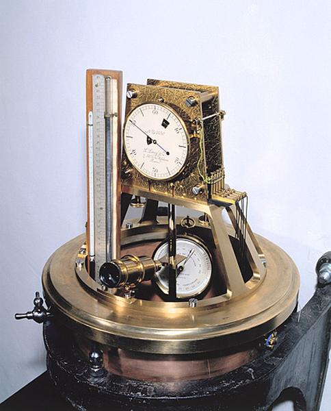 Horloge astronomique à pression constante Leroy n° 1450 et sa pompe pour faire le vide