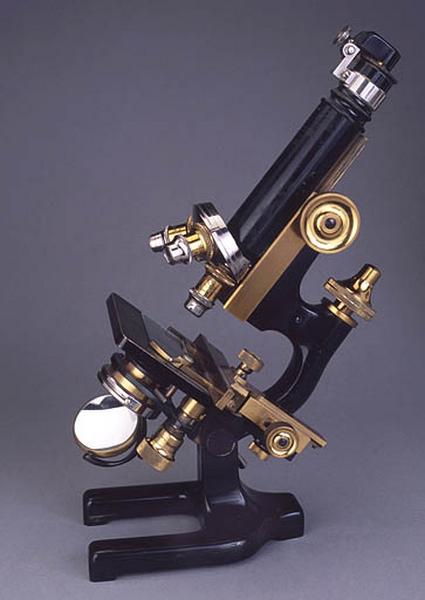 Premier microscope (à chambre claire).