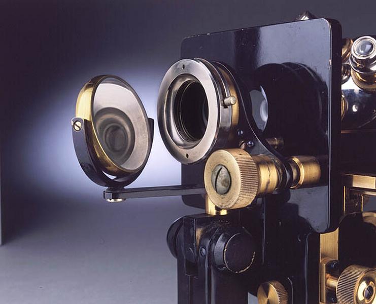 Premier microscope : le miroir et le condenseur.