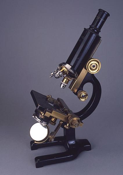 Deuxième microscope.