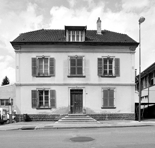 Infirmerie et bureaux.