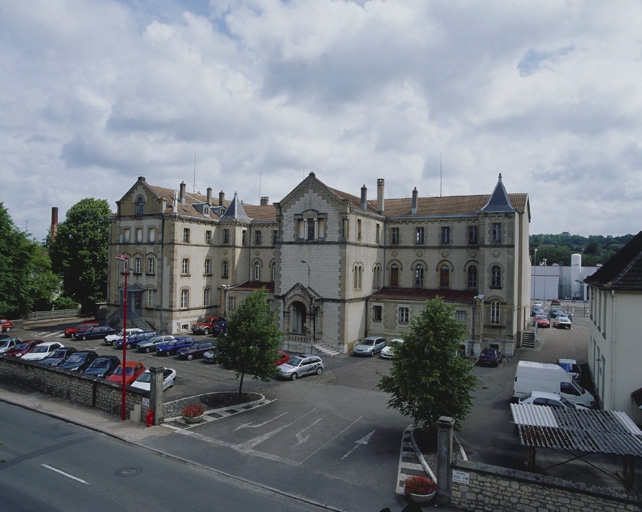 Vue d'ensemble de l'ancien couvent (actuellement bureaux).