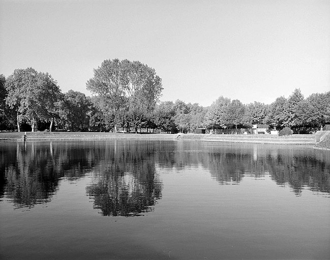 Le bassin depuis le chenal, au sud-est.