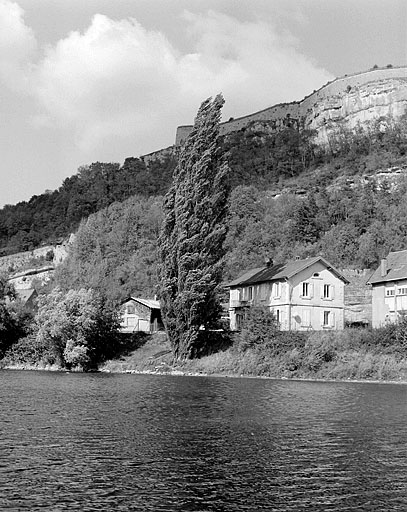 Façades postérieure et latérale gauche.