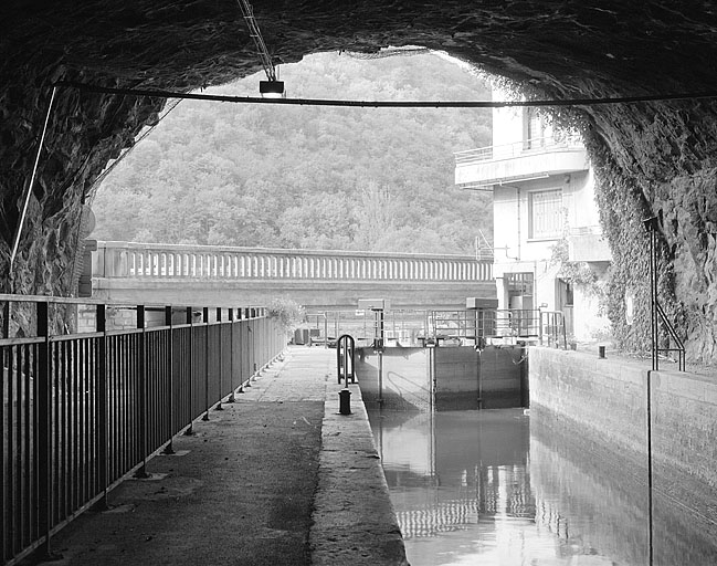 Sas de l'écluse, depuis l'amont (intérieur du tunnel).