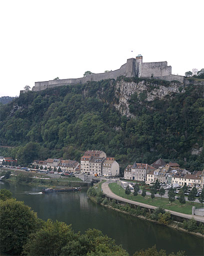 Vue d'ensemble plongeante sur l'extrémité amont.