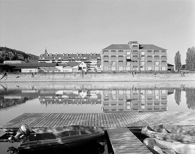 Vue d'ensemble depuis la rive droite, 2003.