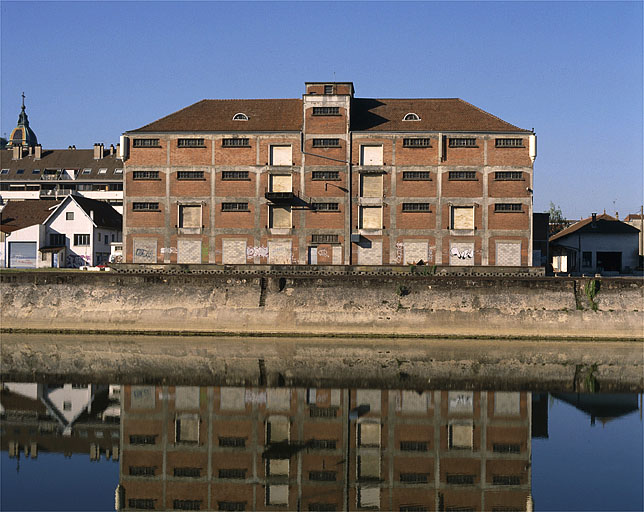 Entrepôt : façade postérieure (2003).