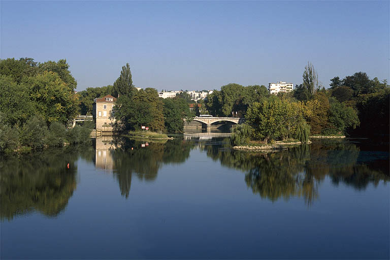 Le Doubs au moulin Saint-Paul, depuis l'amont.