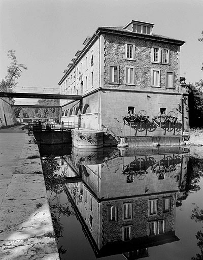 Moulin Saint-Paul de trois quarts droite (depuis l'amont).