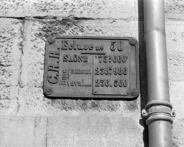 Plaque d'identification de l'écluse.