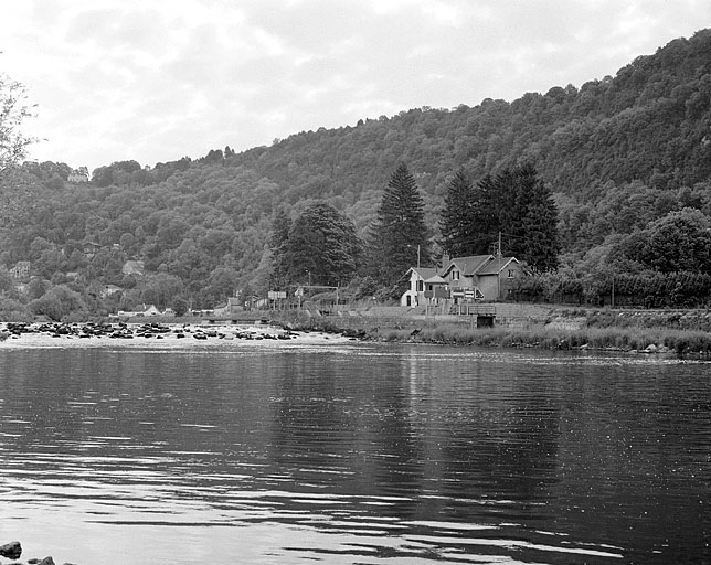 Vue d'ensemble depuis la rive droite, en aval.