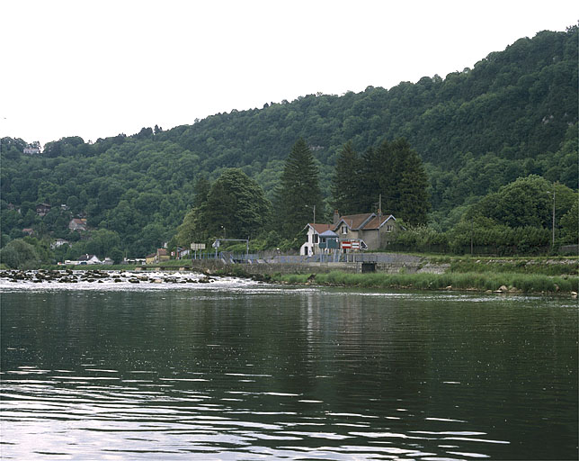 Vue d'ensemble depuis la rive droite, en aval.