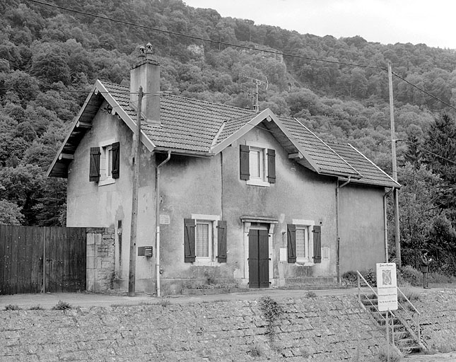 Maison d'éclusier, de trois quarts gauche.