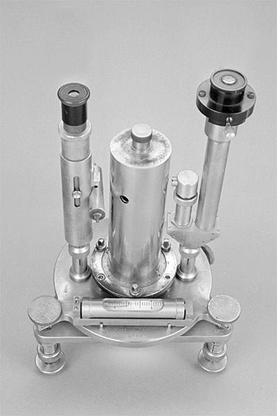 3 instruments de mesure des forces, des poids et des pressions (gravimètres)