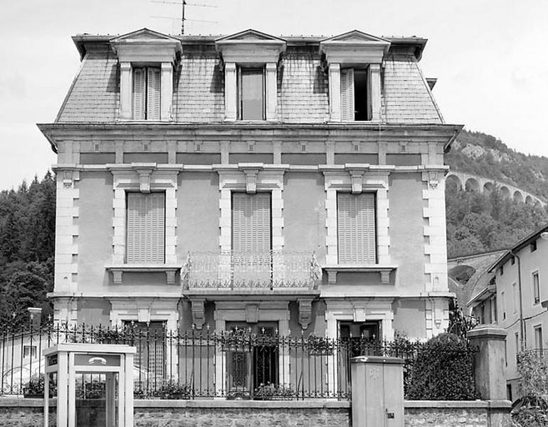 Elévation latérale gauche (vue rapprochée).
