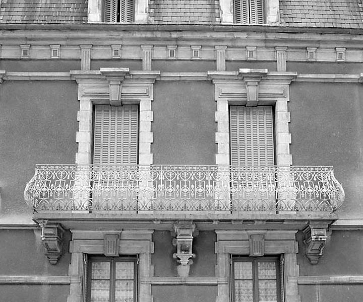 Elévation antérieure : balcon.