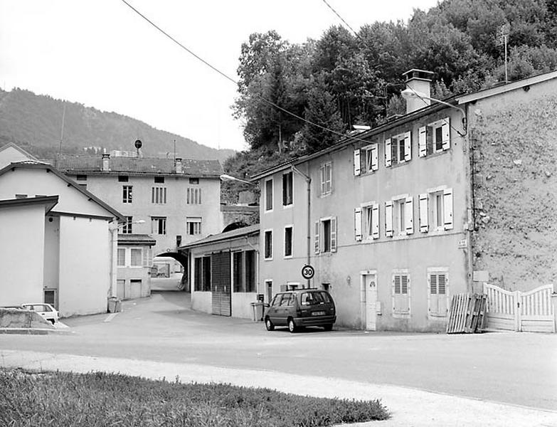 La rue Pierre Morel vers le pont de l'Affaitioux.
