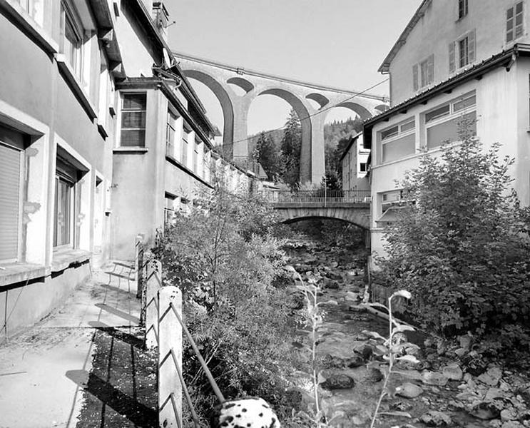 Pont sur l'Evalude, depuis l'aval.